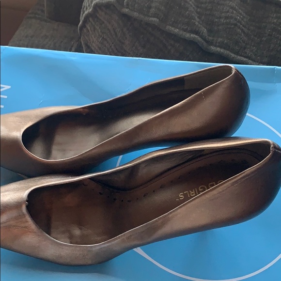 Shoes - Picture 2 of 2